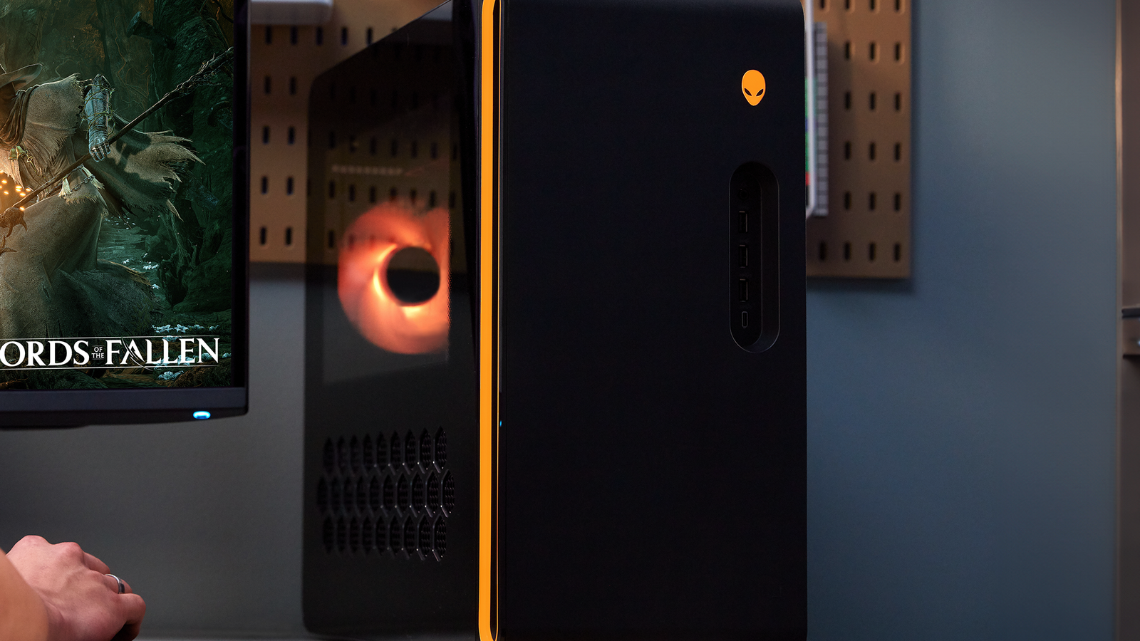 Alienware R16 Graphics Card Changes Alienware's Aurora R16 Has 14th Gen Intel And RTX 4090 GPUs