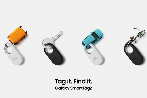 Samsung SmartTag 2 in white and black.