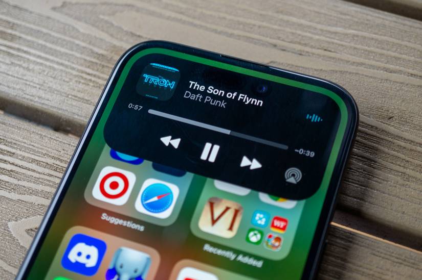Apple iPhone 15 Review: Fitting In