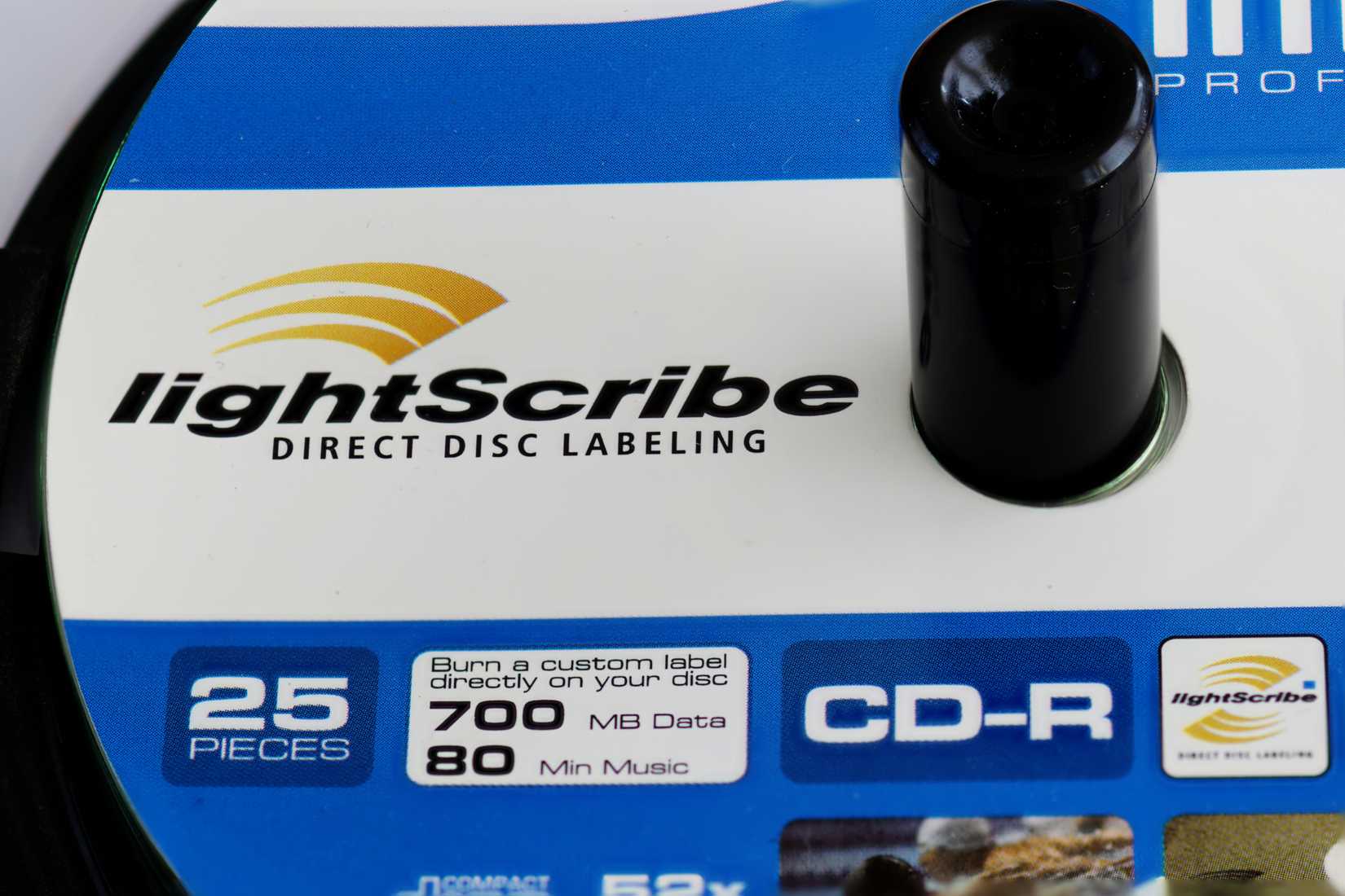 LightScribe CD-R discs with promotional art about producing laser-etched labels with text or graphics