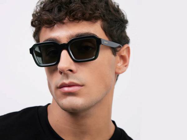 Meller sunglasses on a person