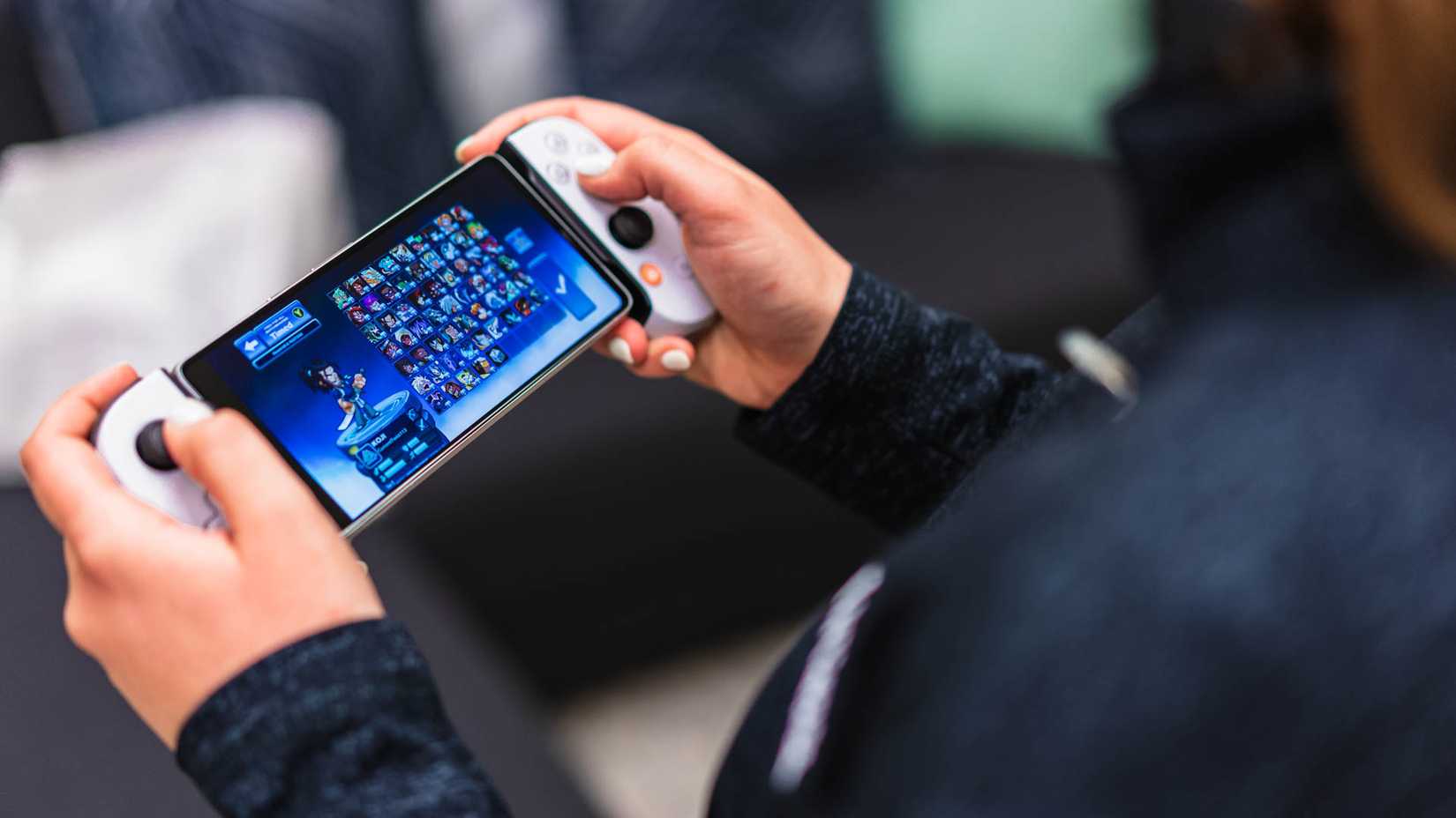 Person playing on the Backbone One - PlayStation Edition for Android.