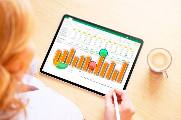 A tablet with an Excel spreadsheet and a chart highlighting the maximum and minimum values.
