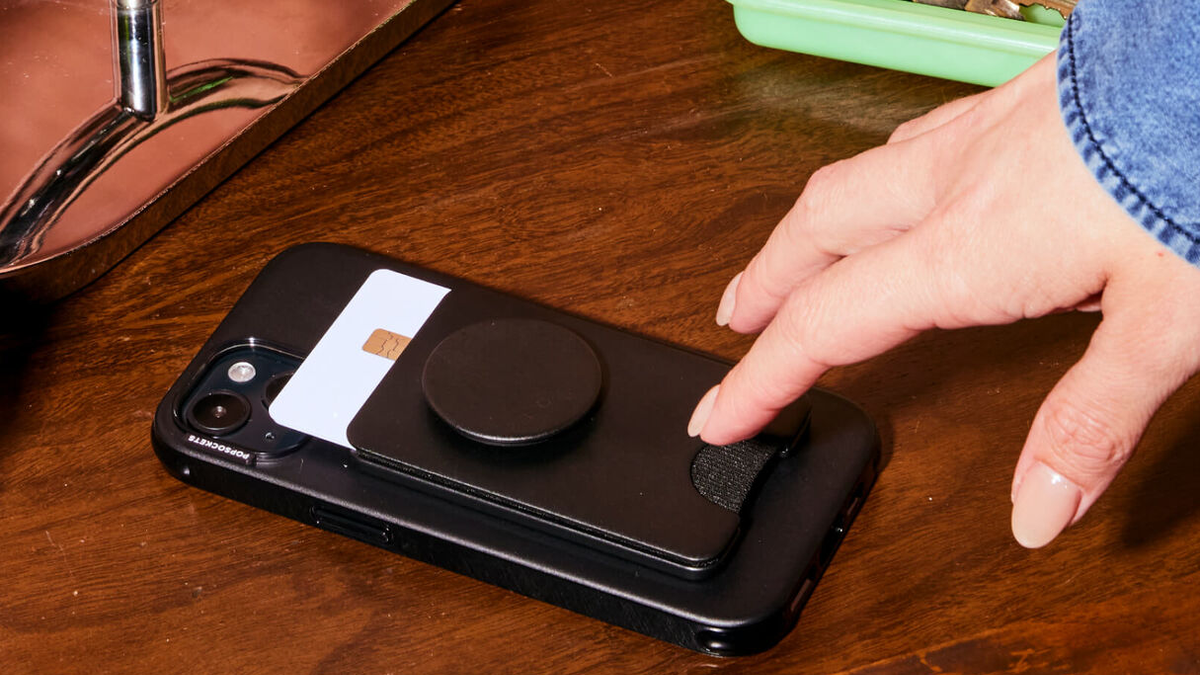 Popsockets Has An iPhone MagSafe Wallet For a Fraction of the Cost