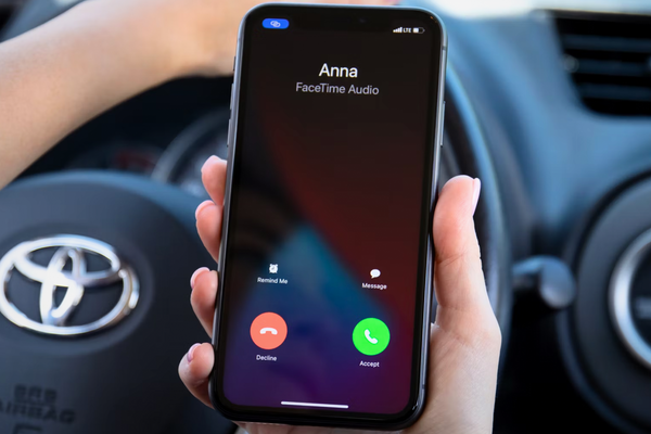 An iPhone 11 receiving a FaceTime call.