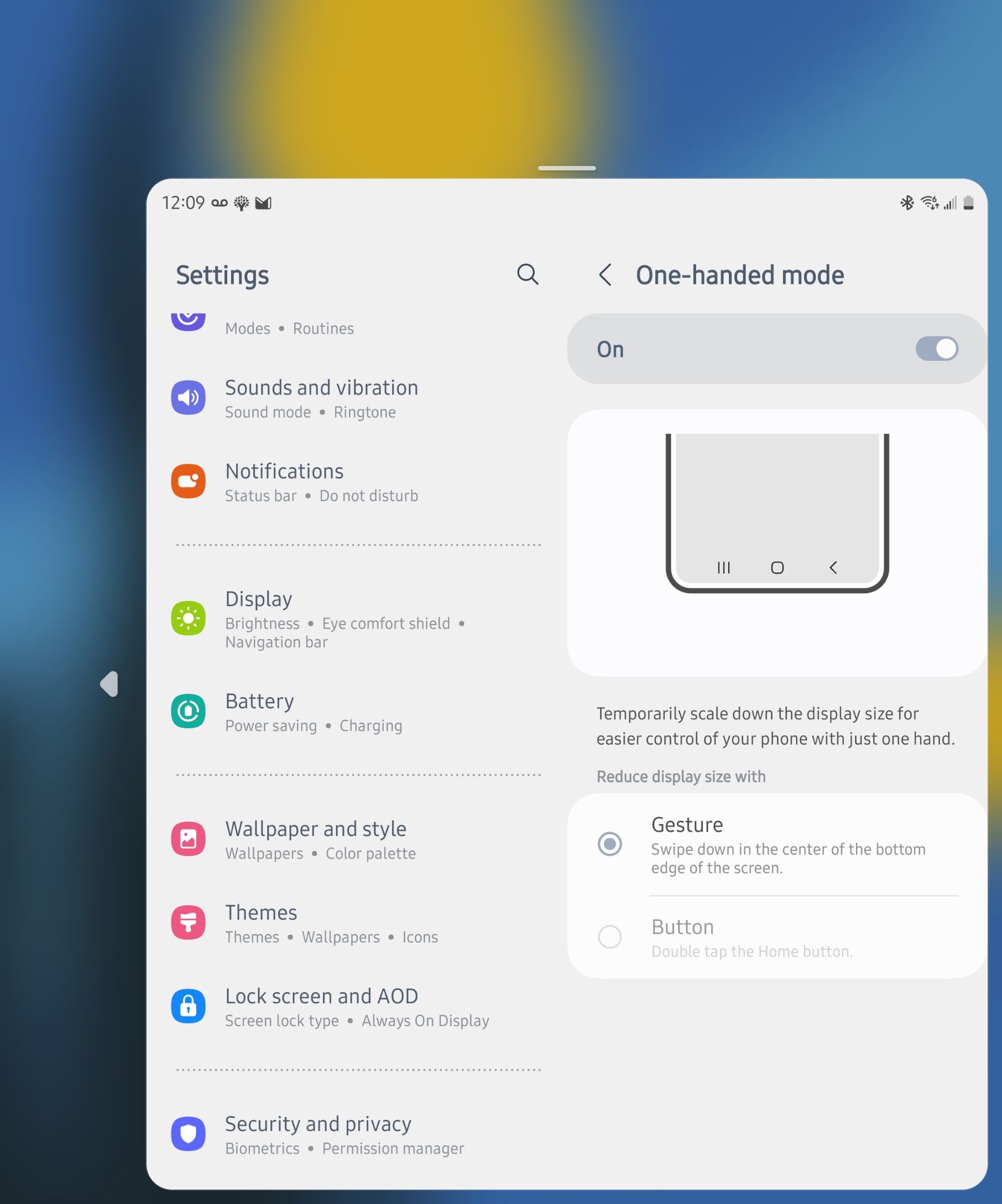 7 Tips to Use Your Massive Android Phone One-Handed