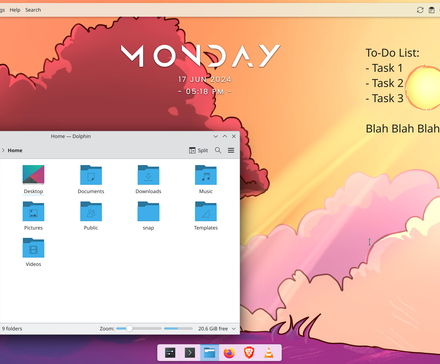 KDE Plasma showcase of Panels and Widgets in a macOS style