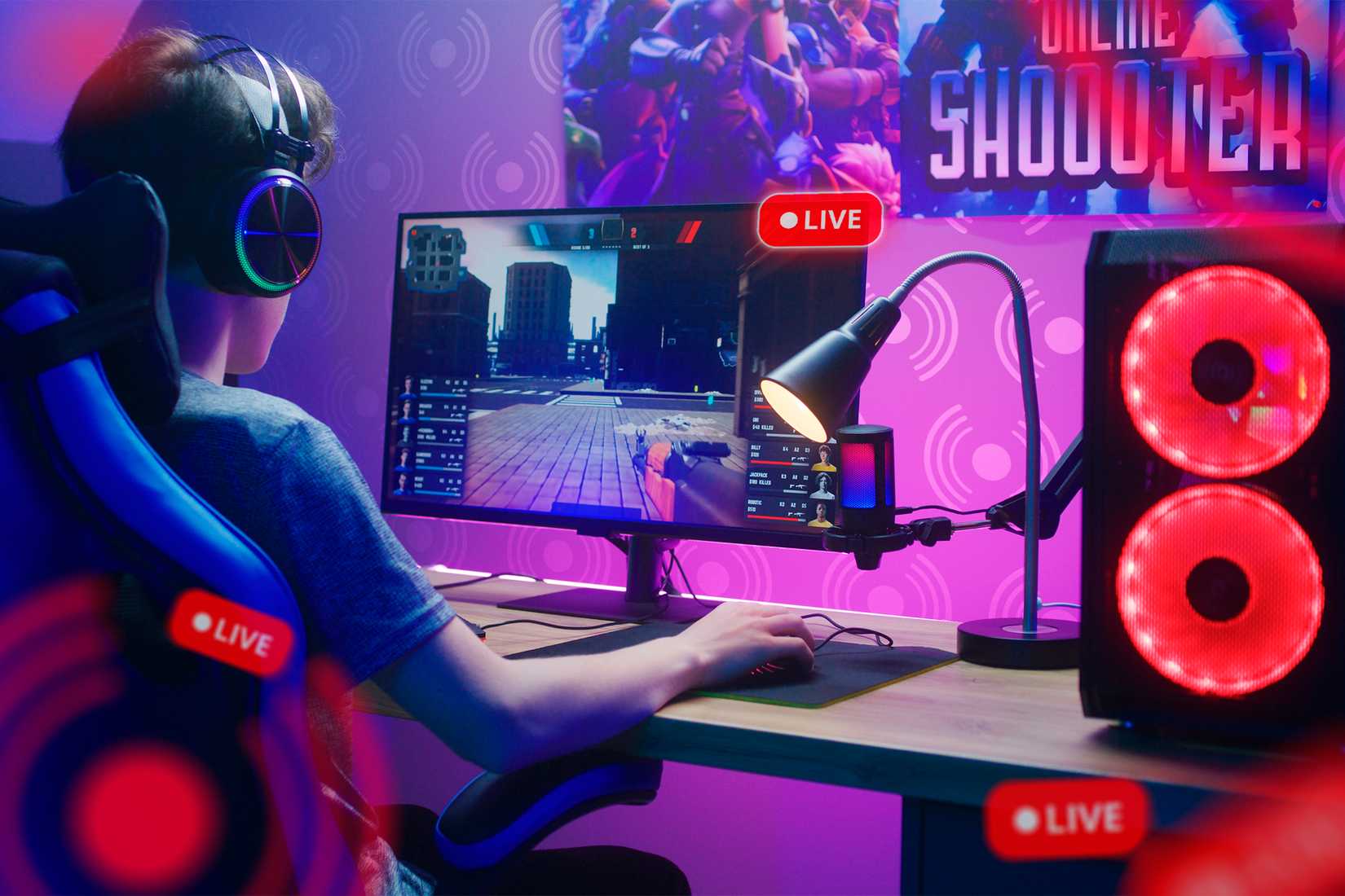 Menino tocando no PC e streaming.