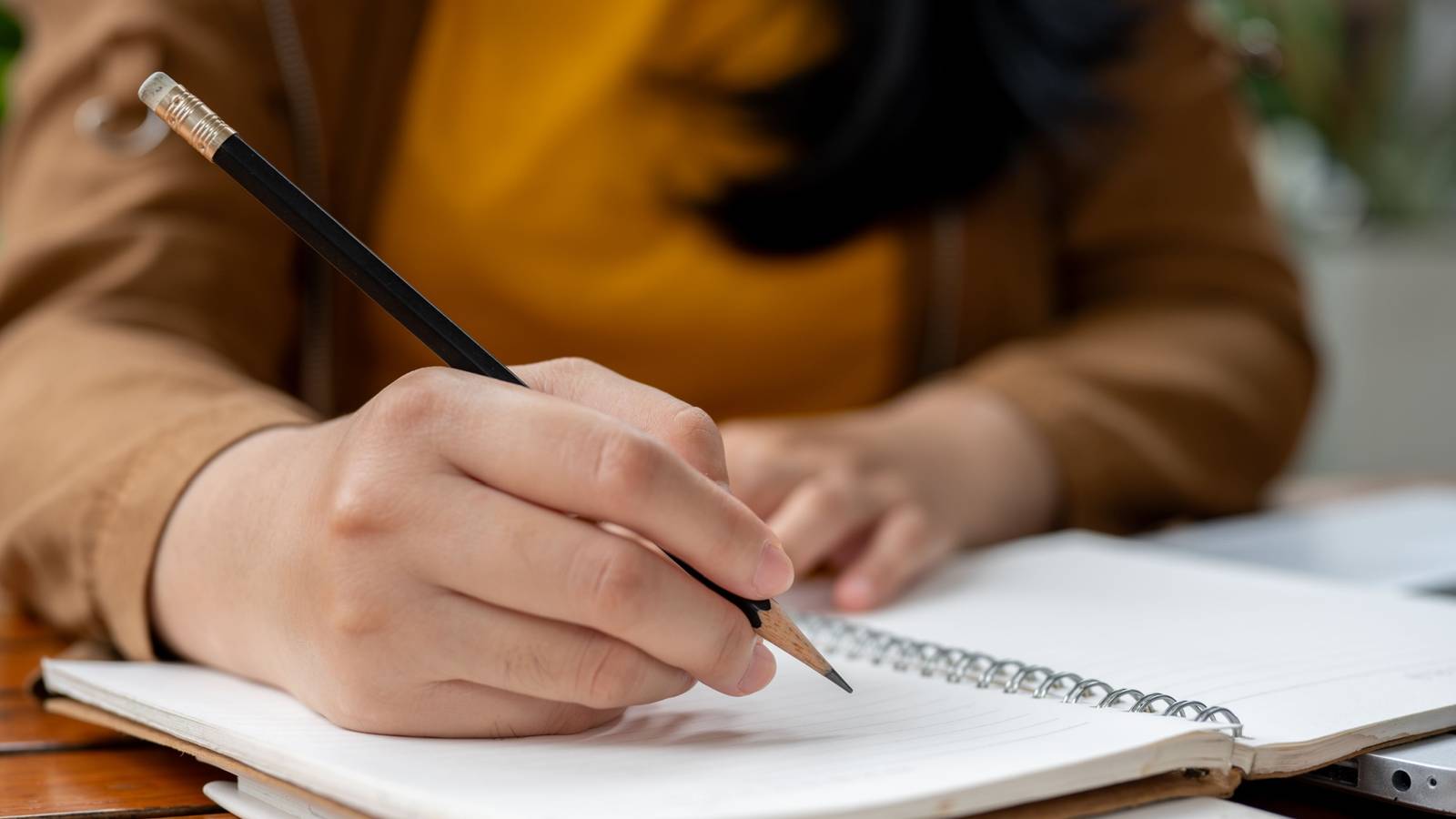 Forehead Writing Keep Your Brain Sharp By Handwriting With Your Tech, Here's How