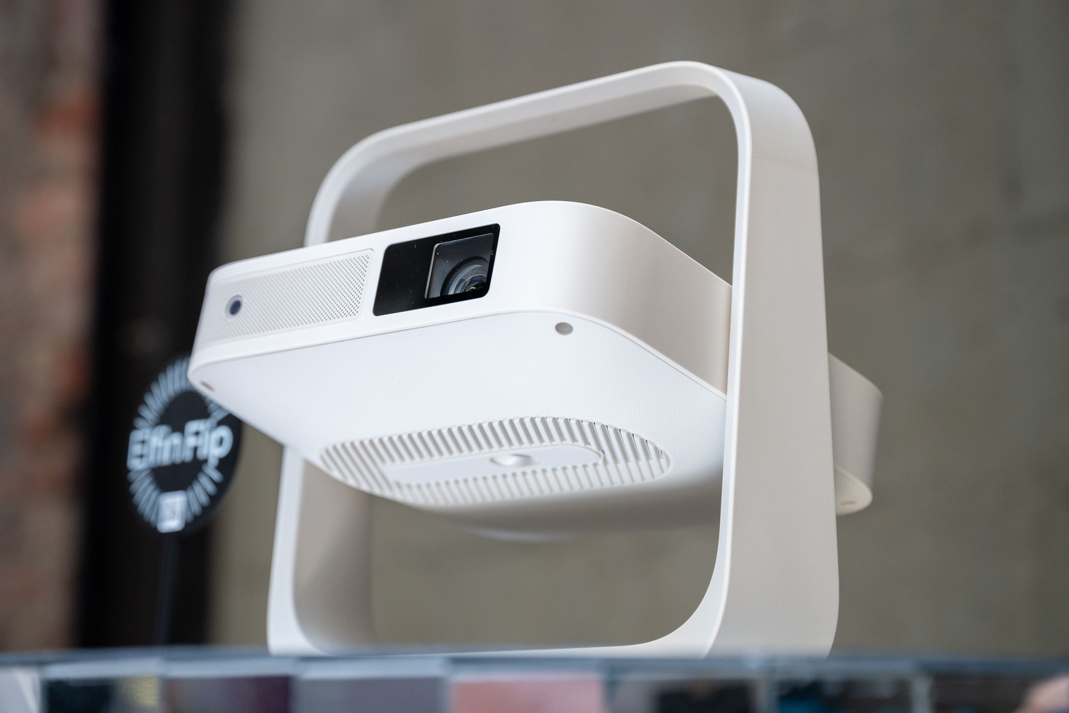 【ほぼ新品】XGIMI Elfin Flip Pro Elfin Flip Portable Projector with Stand | XGIMI