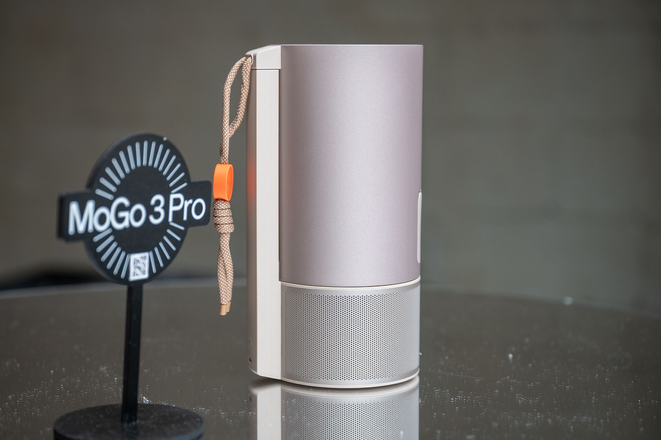 XGIMI Debuts Two New Ultra-Portable Projectors