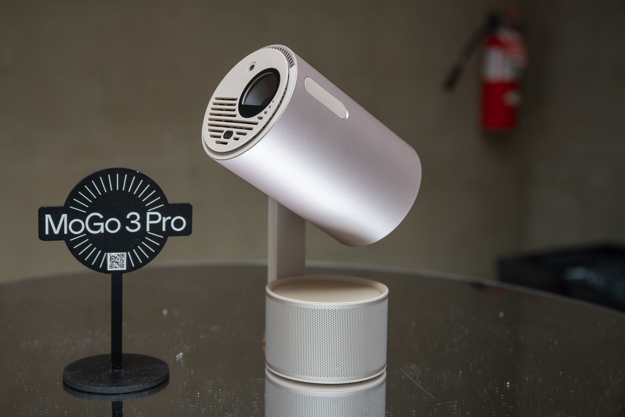 XGIMI Debuts Two New Ultra-Portable Projectors