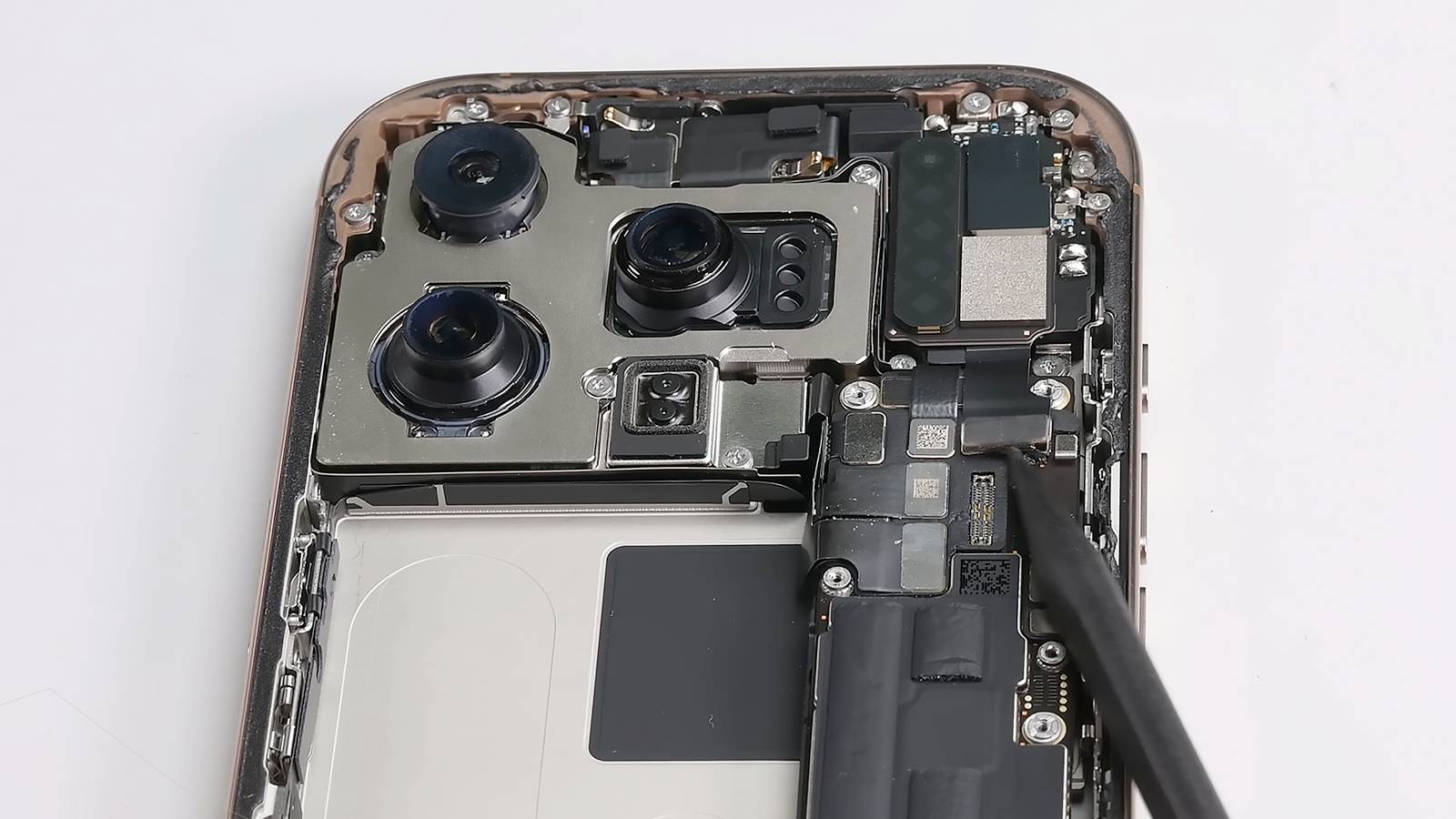 The iPhone Has Finally Cracked iFixit's Repairability Score