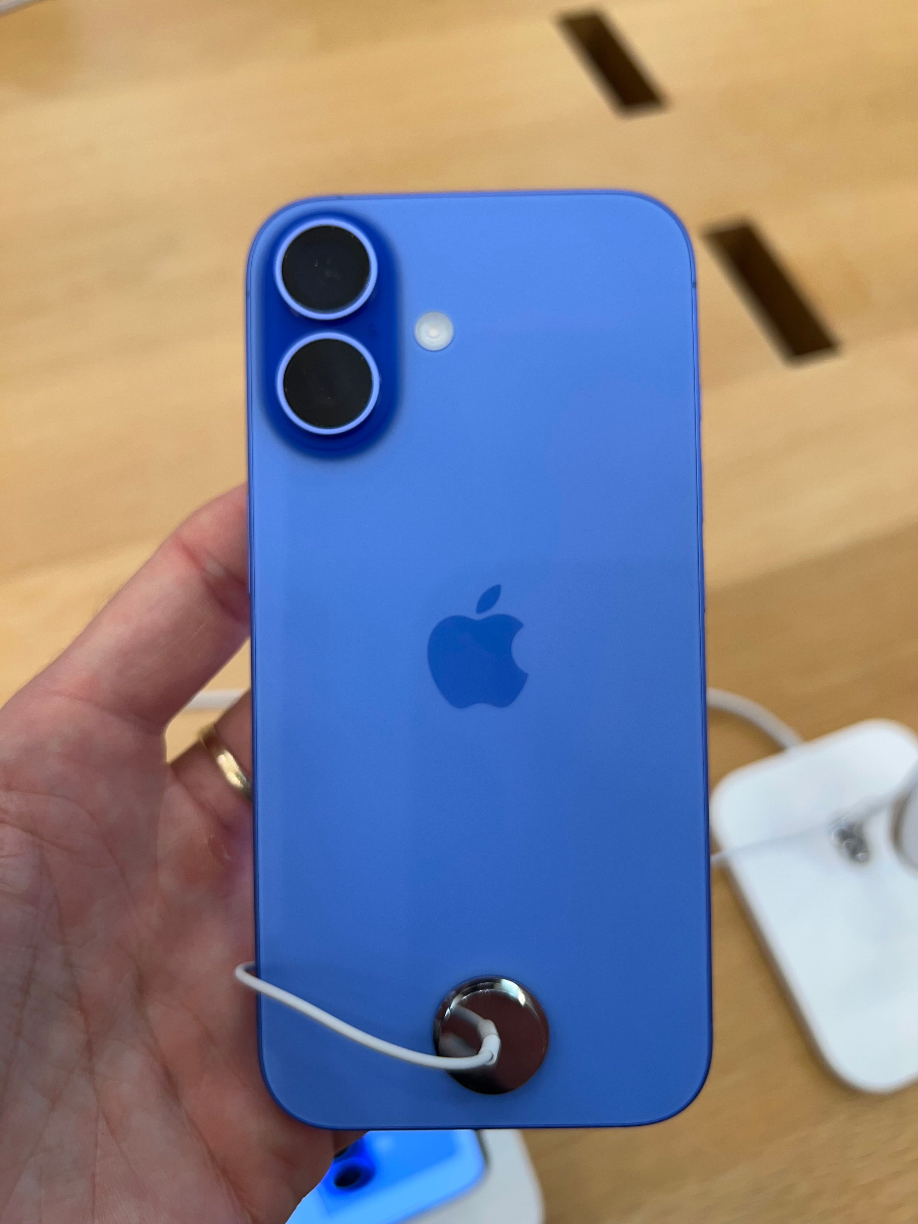 iPhone16 ブルー Here's What the iPhone 16 Colors Actually Look Like