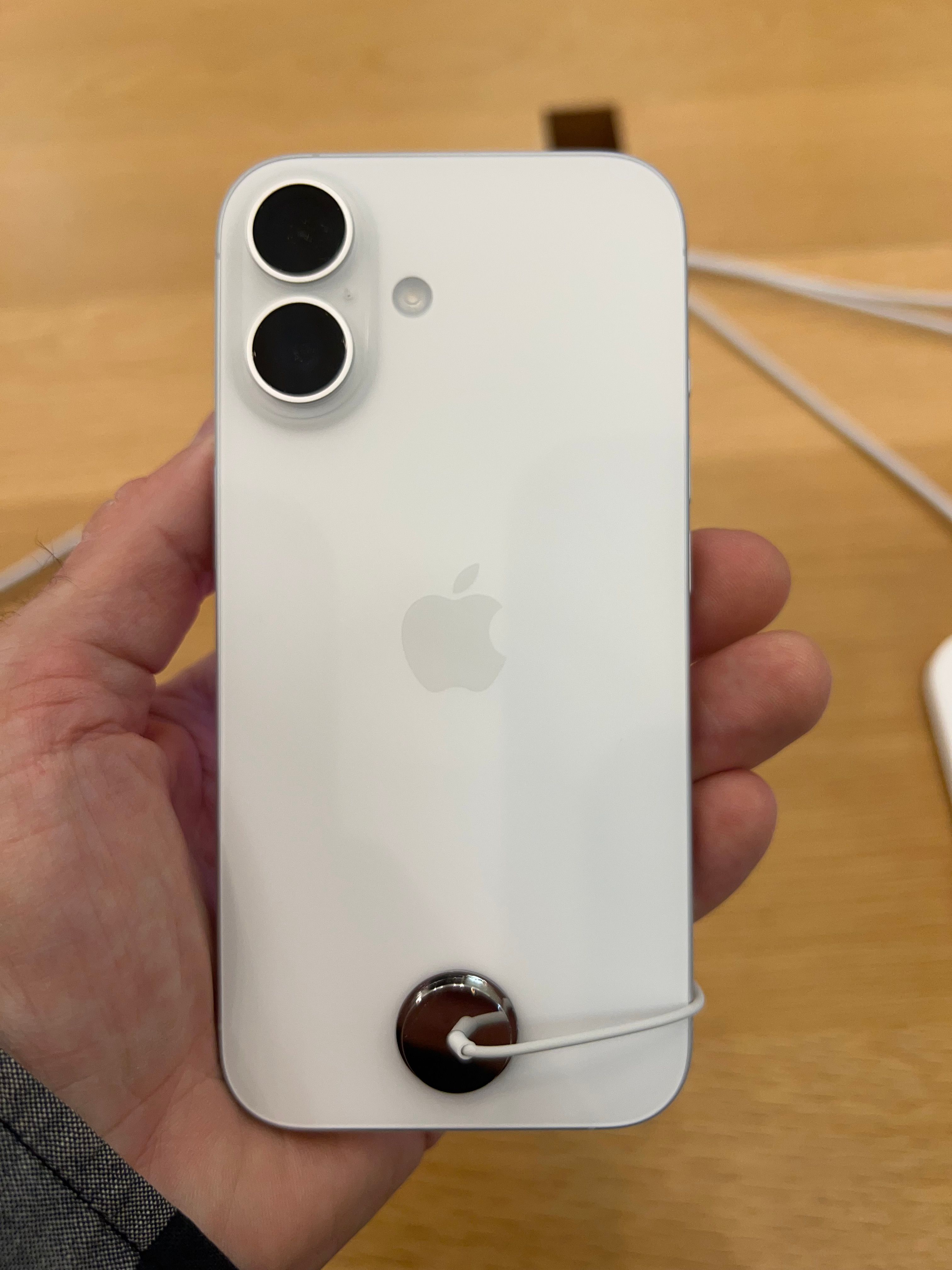 iPhone 16eホワイト Amazon.com: Apple iPhone 16, US Version, 128GB, White - Unlocked