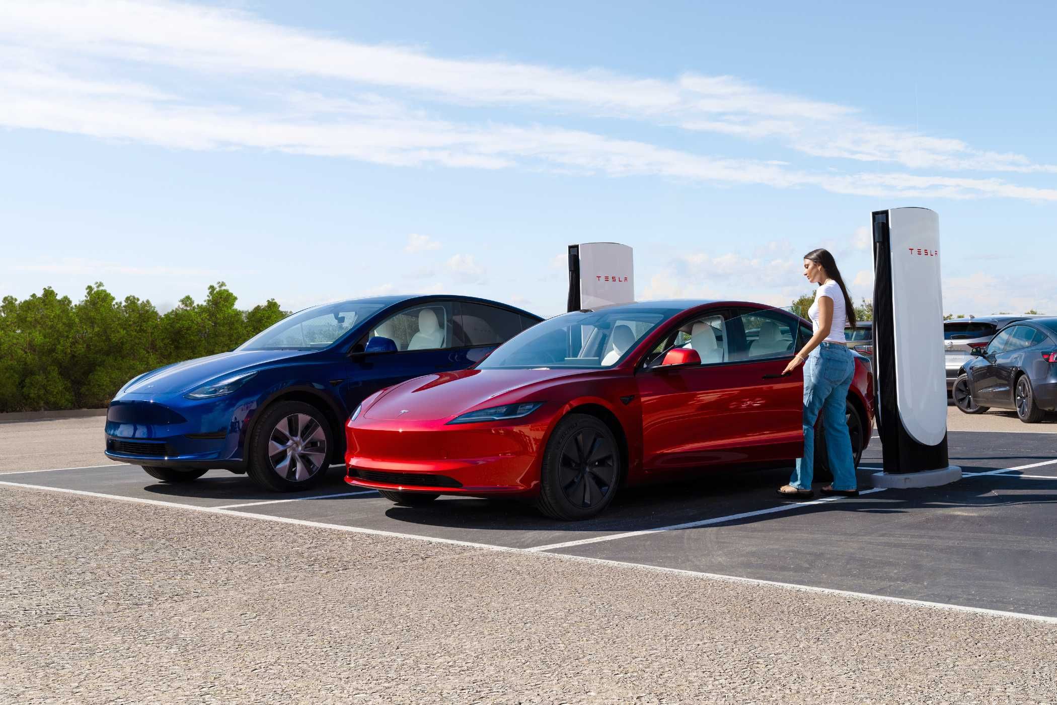 How to Use Tesla's New Virtual Supercharger Waitlist: No More Line-Battles