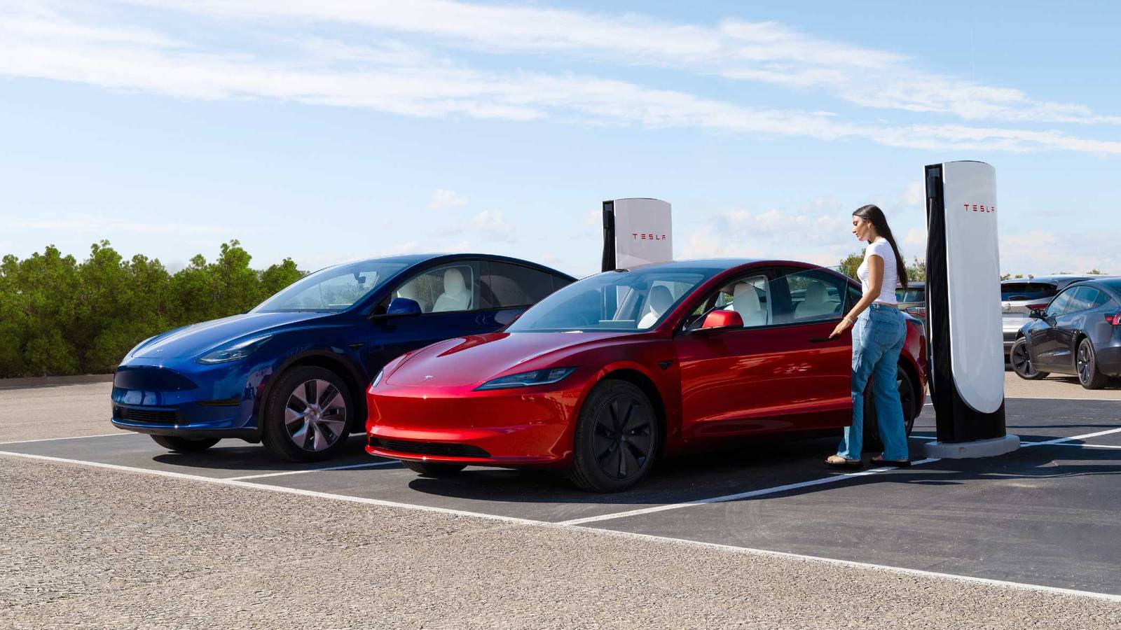 How to Use Tesla's New Virtual Supercharger Waitlist: No More Line-Battles