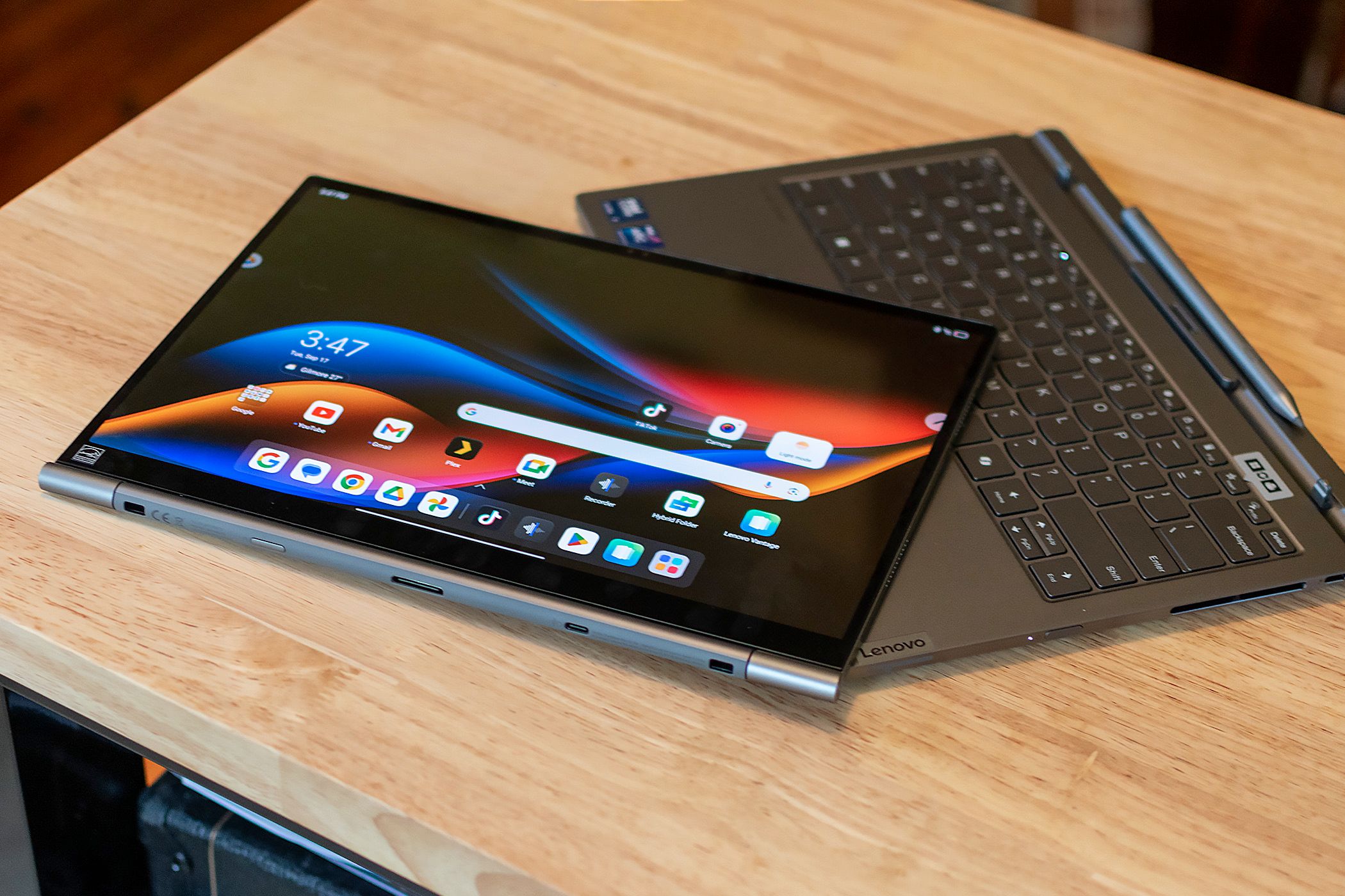 Lenovo ThinkBook Plus Gen 5 Hybrid Review: The First Windows