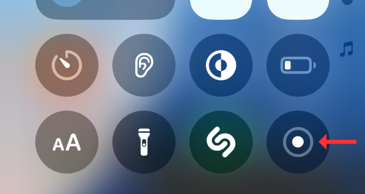 How to Screenshot on an iPhone 16 or iPhone 16 Pro