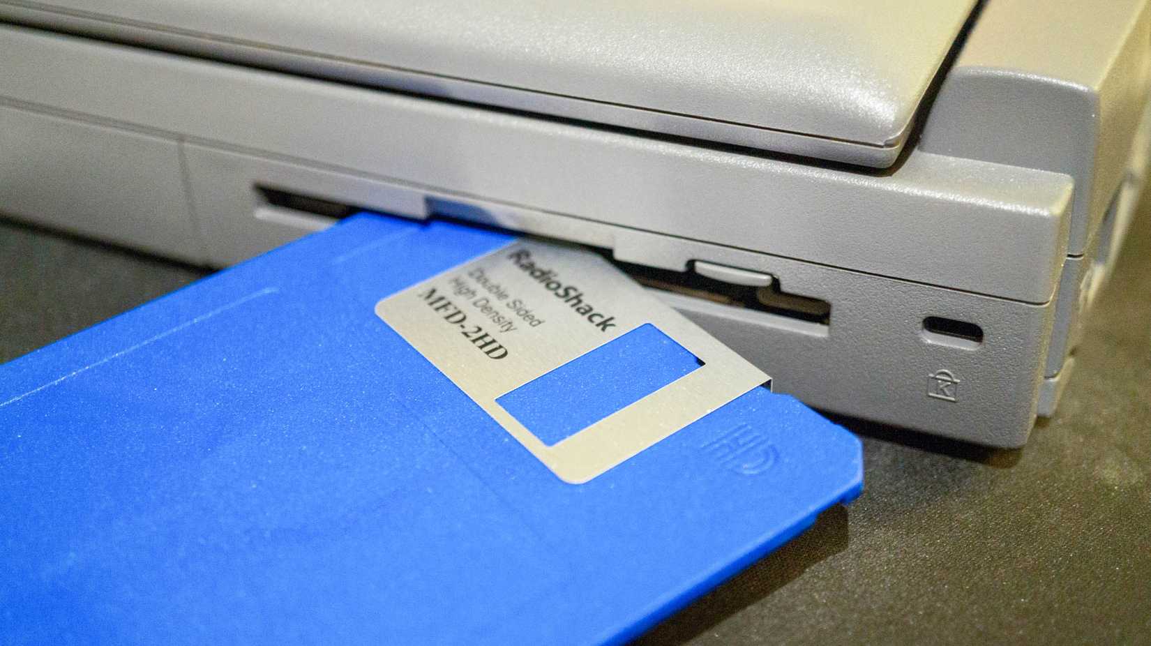 Flexible disk and driving on the laptop.