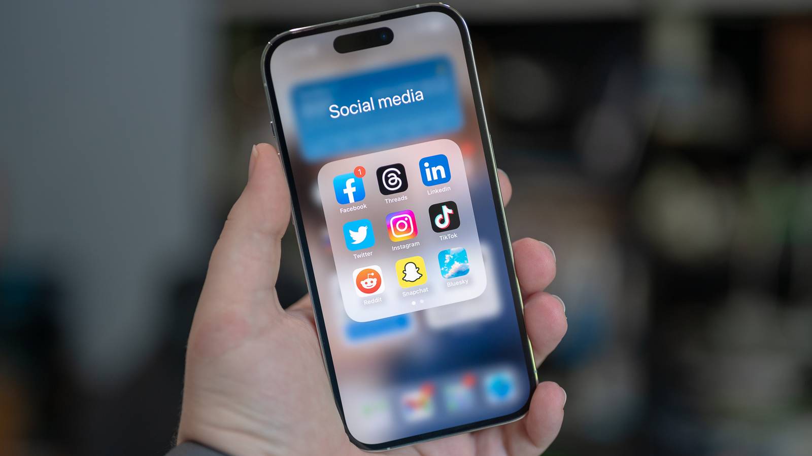 How I Set Up My Phone to Resist Social Media Influencers