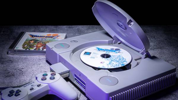 Dragon quest VII disk in a Sony PlayStation console