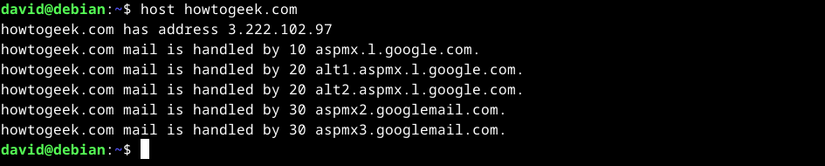 Executando o comando host em howtogeek.com no terminal Linux.