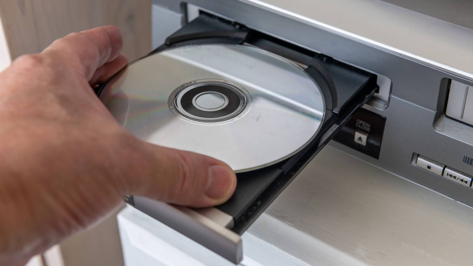 DVD recorders were objectively better than VHS—so why did nobody buy them?
