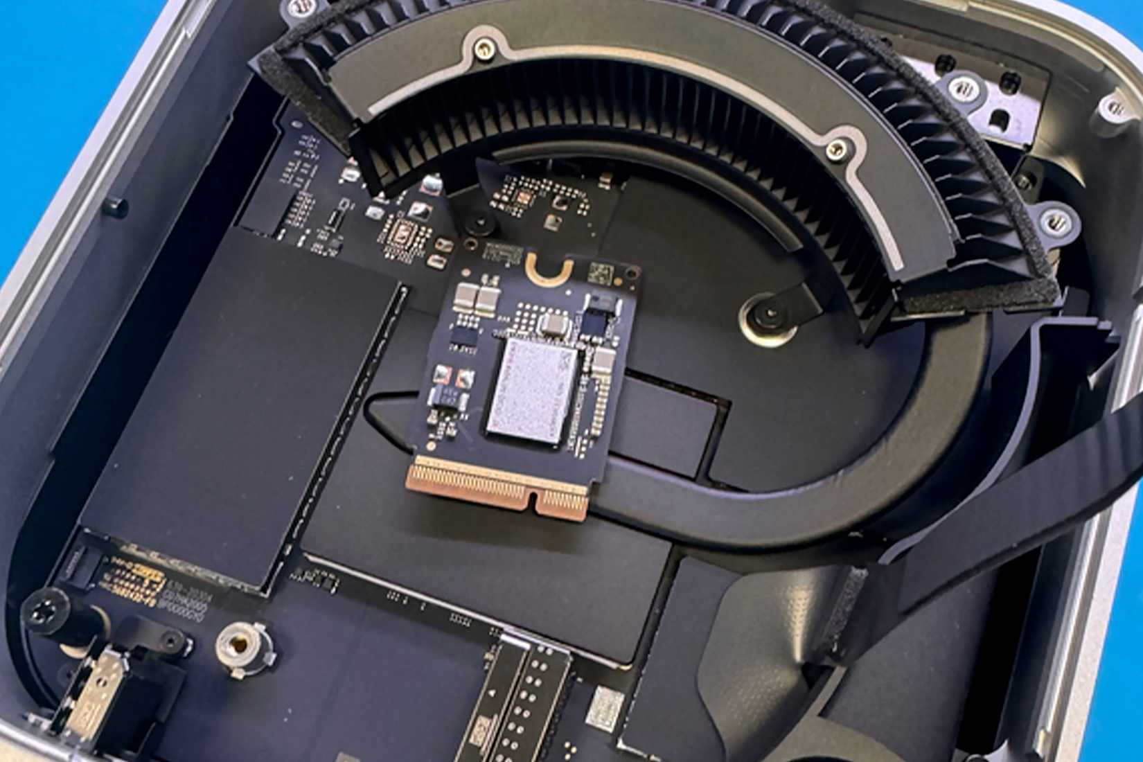 Mac Mini Mod M4 Mac Mini's Storage Is Modular and Replaceable (but Proprietary)