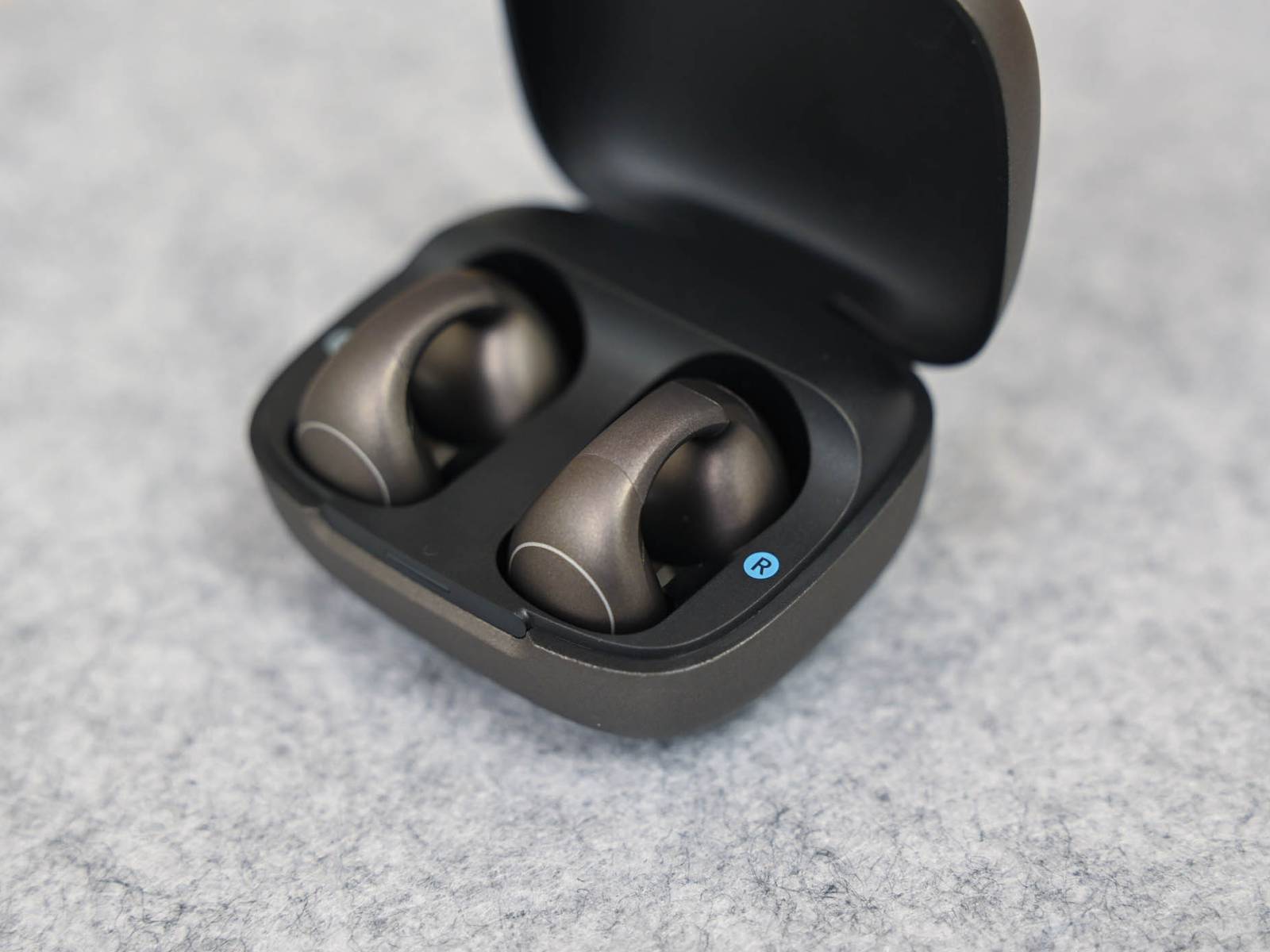Soundcore C40i Review: No Frills, but Great Clip-On Earbuds