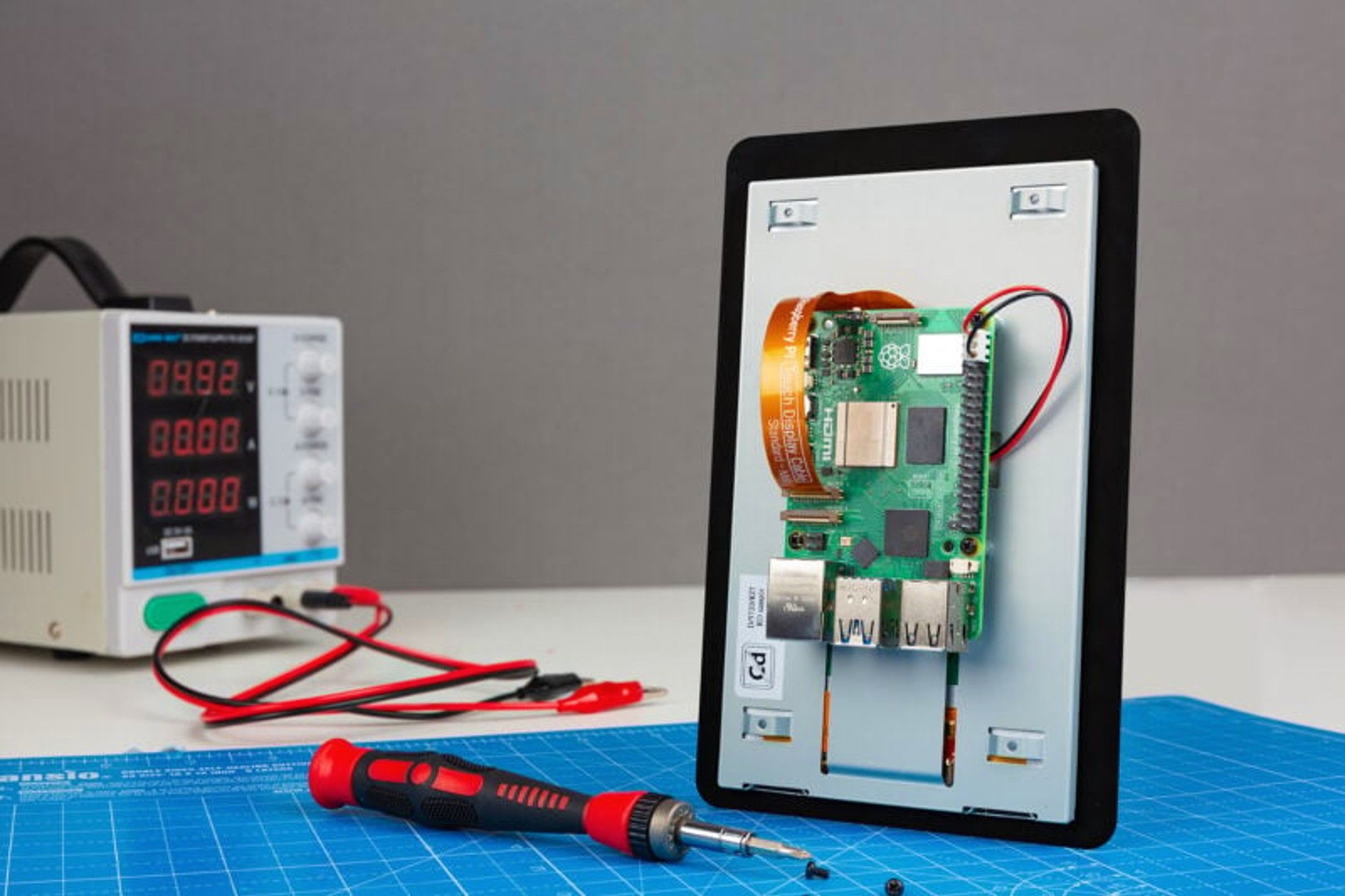 Raspberry Pi's 10-inch Touch Display finally makes Home Assistant ...