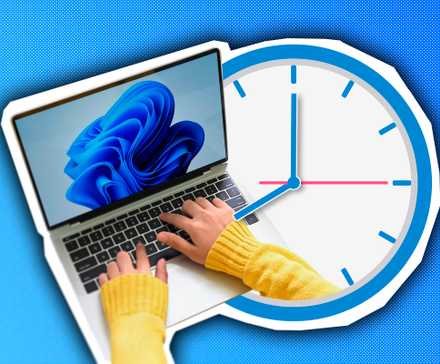 Человек работает за ноутбуком с Windows 11, рядом часы.
