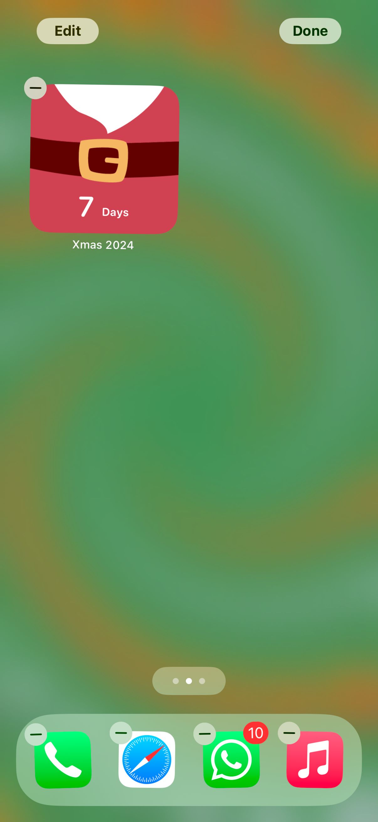 I Put My iPhone in the Christmas Spirit With These 3 Tweaks
