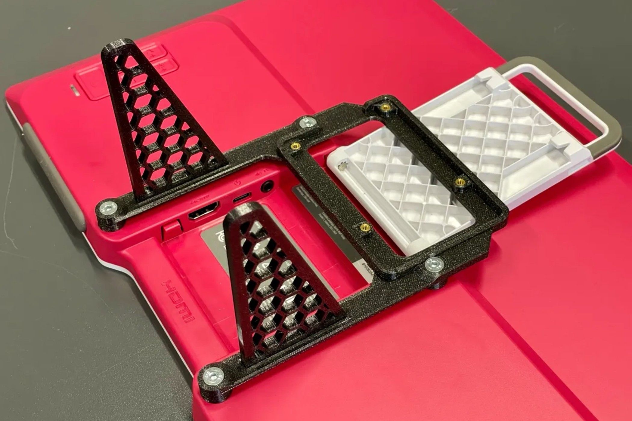 This Raspberry Pi Monitor Stand Is Free to 3D Print