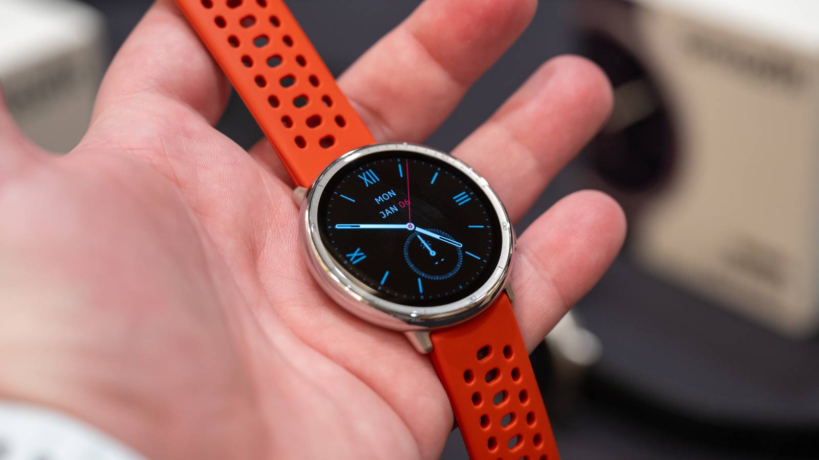 Amazfit Active 2 Smartwatch Is a Luxurious Upgrade