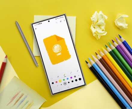 A desk with some colorful pencils and a phone in the center displaying a Google Keep sketch.