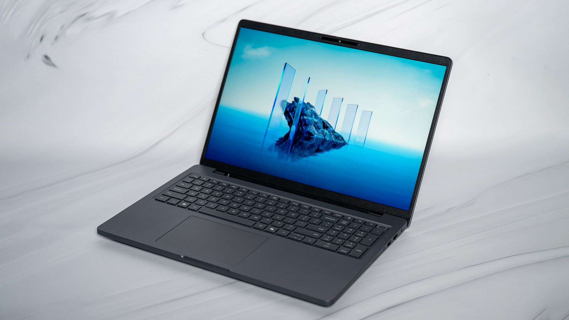 DELL pro 16 シルバー 2025年モデル 16-Inch Dell Pro 16: AMD Ryzen AI Business Laptop | Dell USA