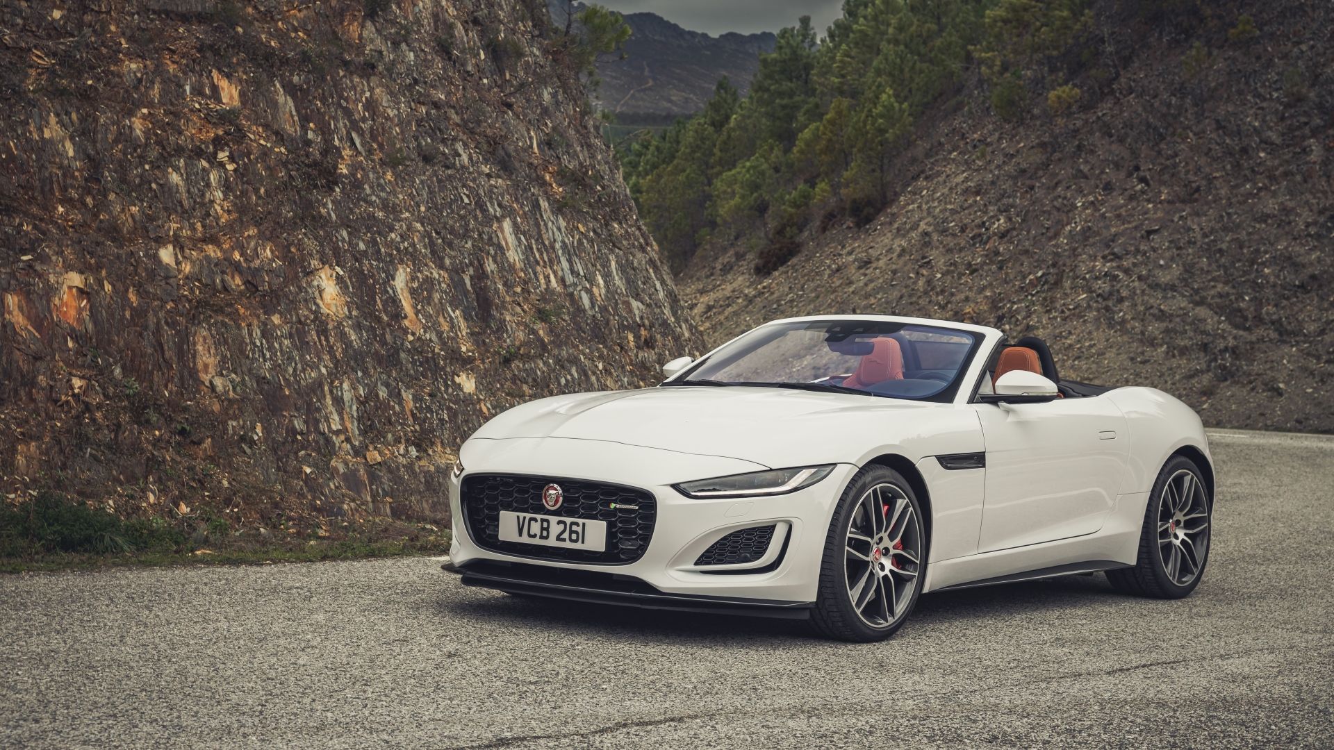 Front 3/4 shot of a 2022 Jaguar F-Type