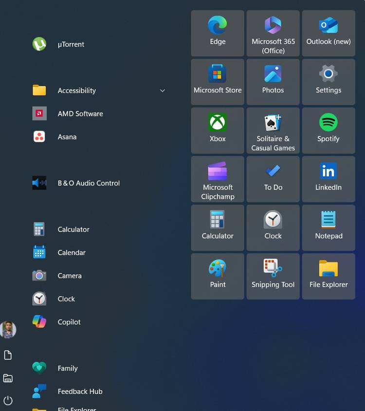 Windows10 theme by Windhawk.