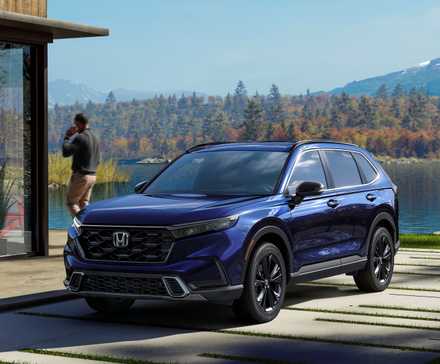 Передний ракурс 2023 Honda CR-V Sport Touring