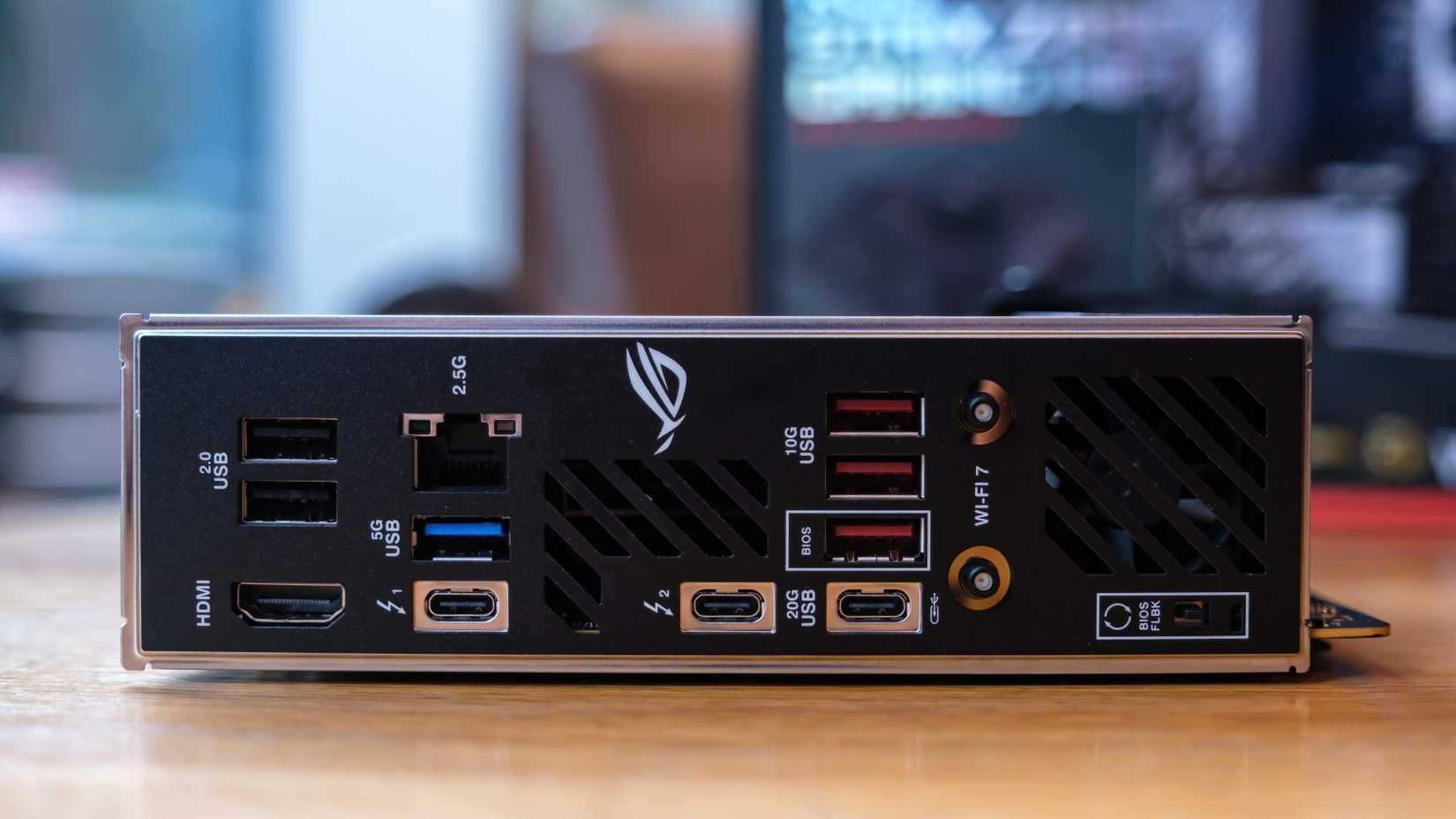 Practical acquaintance with the ASUS ROG Strix Z890-I Gaming WIFI Mini-ITX motherboard with support for DDR5, Wi-Fi 7 and PCIe 5.0.