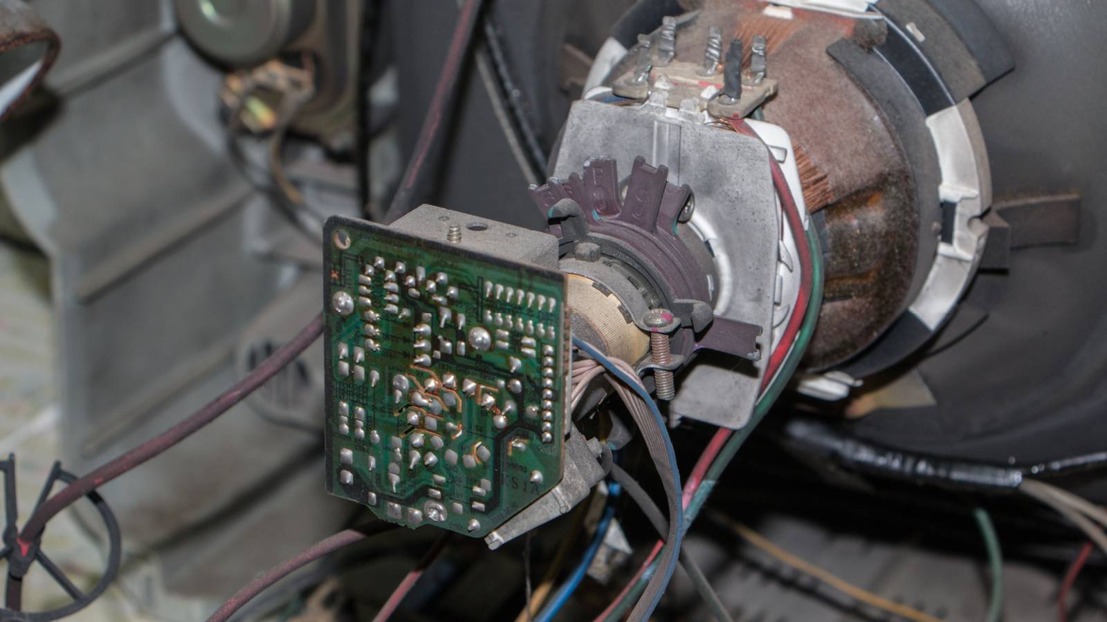 How Retro Enthusiasts Are Upgrading CRT TVs With RGB Mods preview