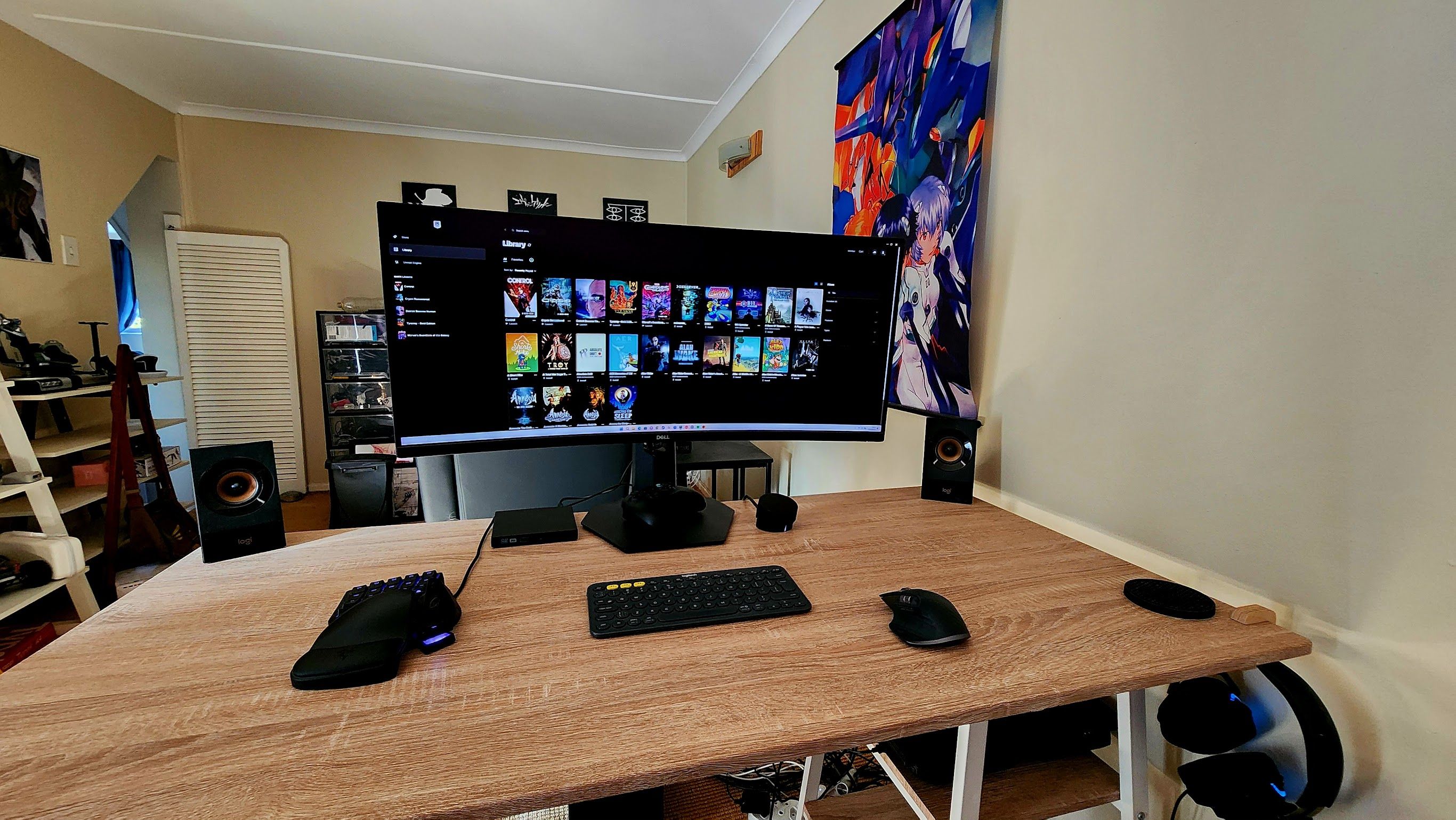 Sydney's cleaned up desktop setup.