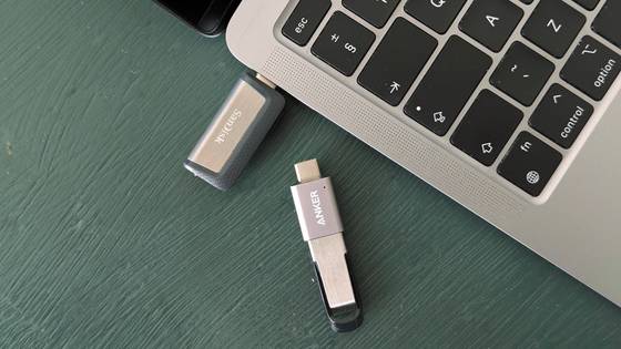 USB Flash drives next to a MacBook.