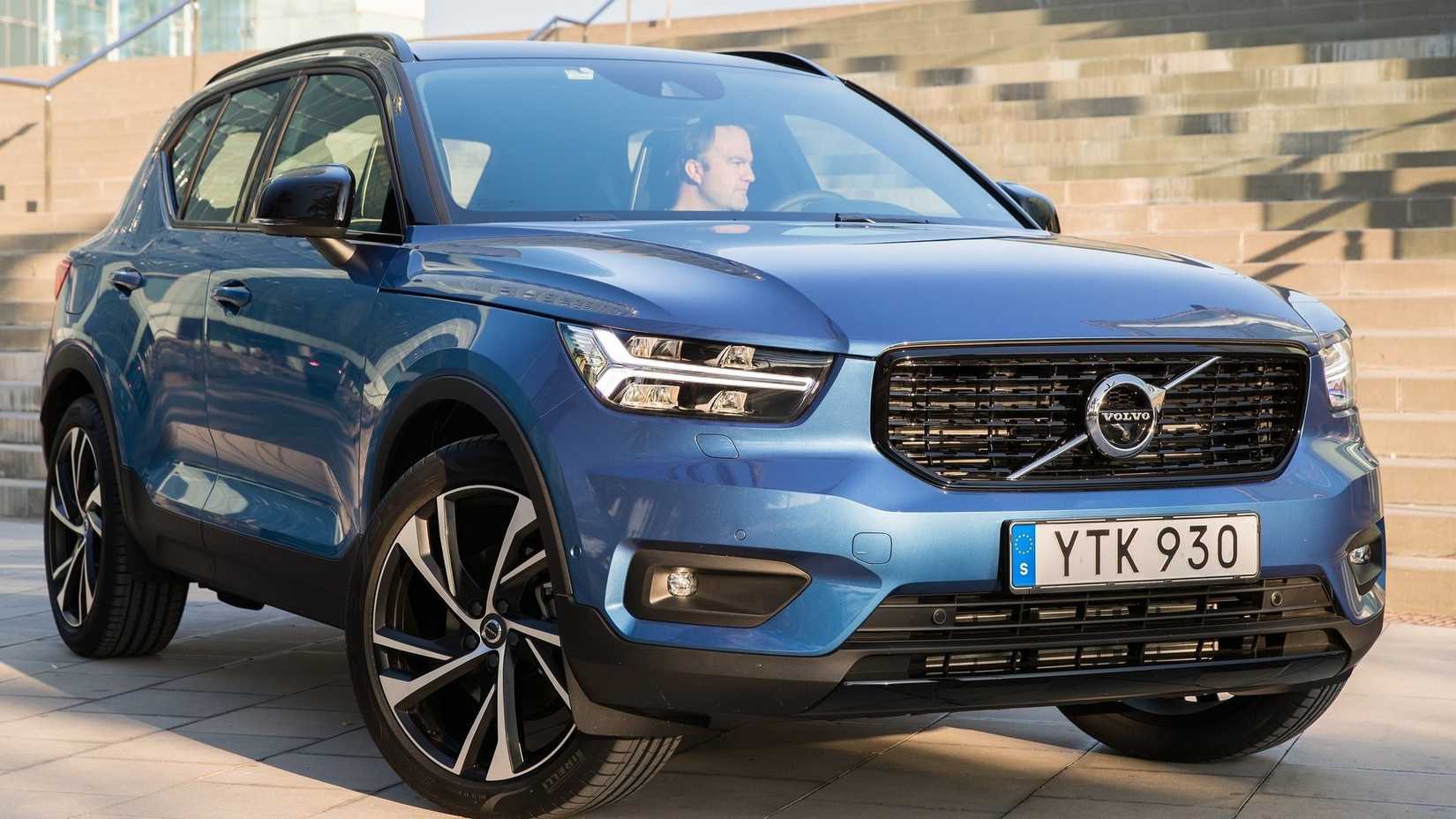 10 Best Used Luxury Cars With High-Tech Features for Less