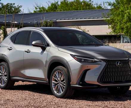 Передний/боковой ракурс Lexus NX 350h 2025 года