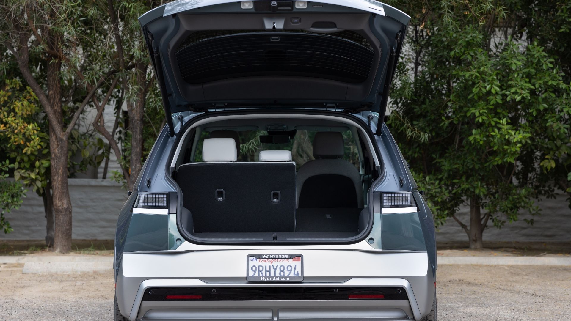 أداة بـ 2 دولار فقط: الأكسسوار الأهم لسيارتك (2025)