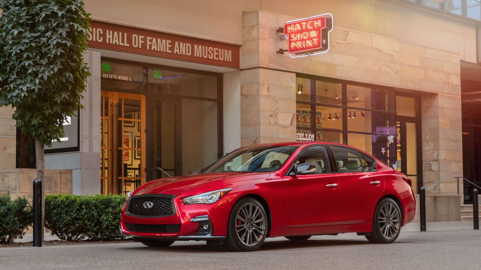 This Infiniti sports sedan feels like an old-school BMW for less
