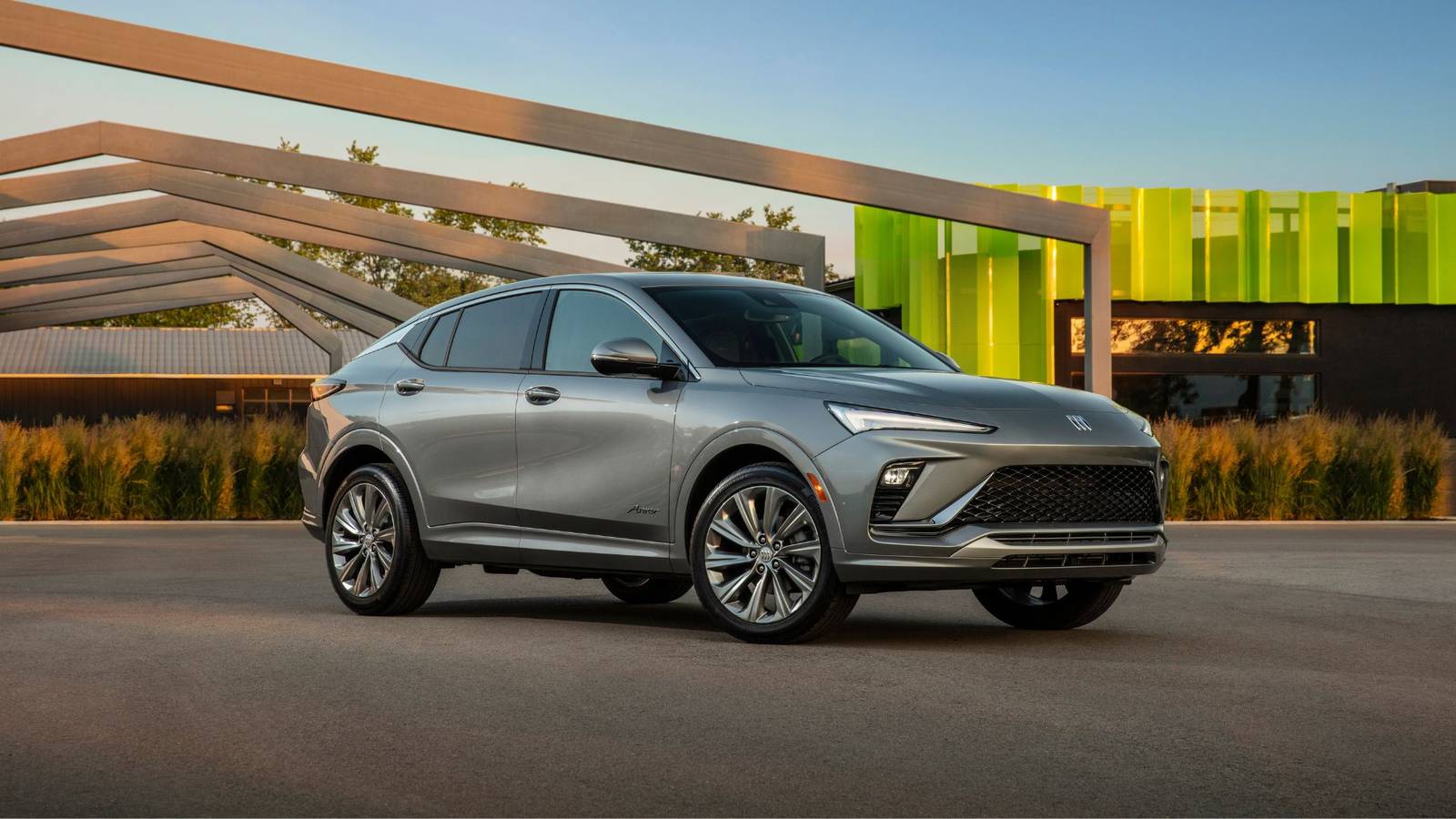 This American crossover shows you don’t need a German badge anymore for premium looks, comfort, and near-luxury feel in a compact SUV.