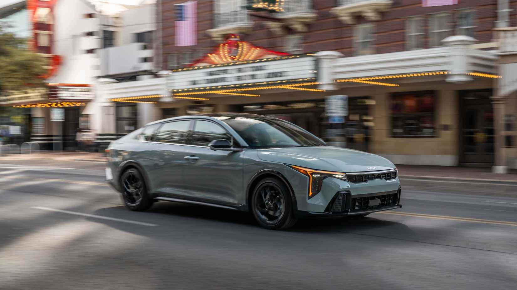Front 3/4 shot of a 2025 Kia K4